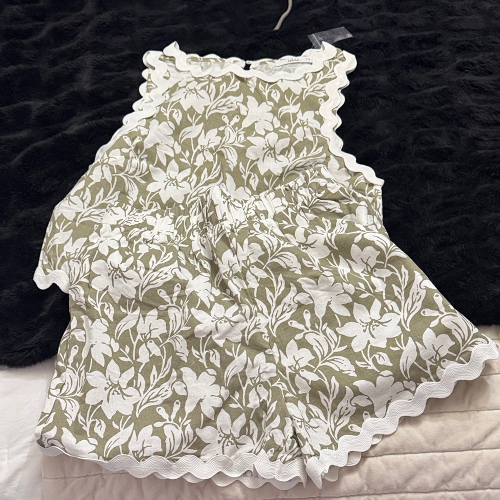 Floral Scallop-Trim Sleeveless Set in Olive & White
